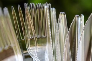 V Česku začal platit zákaz plastových příborů - Seznam Zprávy