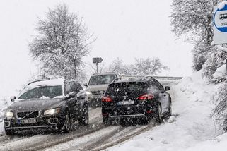 Výstraha meteorologů: Očekávají se přívaly sněhu, náledí a silný vítr - Novinky