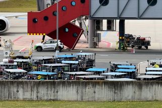 Kolaps na pražském letišti. Výdej kufrů trvá hodiny, letadla odlétají bez zavazadel - Novinky