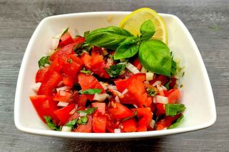 Rajčatový salát již jinak nedělám aneb málokdo ho dělá správně | Zdraví na talíři