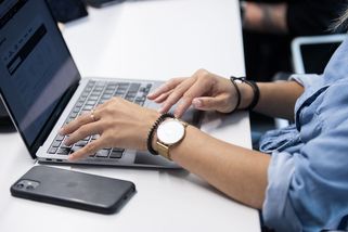 Digitalizace po česku. Obce dostaly počítače, které nejdou zapojit do zásuvky - Seznam Zprávy