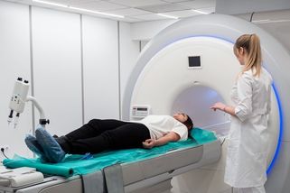 Čekejte, nebo si připlaťte. Chamtiví lékaři trápí pacienty - Novinky