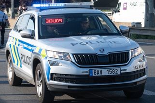 Policie si došlápla na dva muže, co na sítích vyslovili uznání střelci z Prahy - Novinky