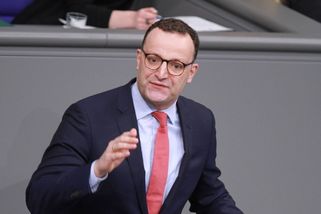 Nejen Británie a Itálie. Bleskové deportace migrantů mimo EU chce i německá CDU - Novinky