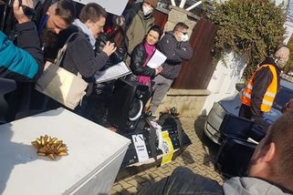 Chcípl PES demonstroval před Hamáčkovým domem, dovezl mrazák - Novinky