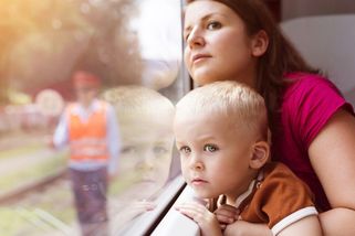 ŽENA-IN - Spolucestující ve vlaku se projevili jako netolerantní sobci. Dítě není zmenšený dospělý, stěžuje si maminka Eliška
