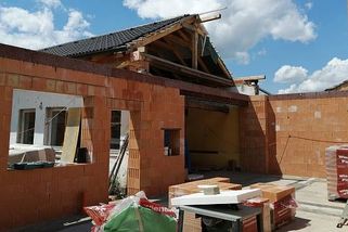 Bič na tisíce černých staveb? Novela mění podmínky legalizace