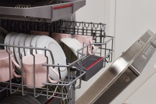 Myčka po mytí: Zavírat dvířka, nebo nechat otevřená? Hrozí vlhkost, plísně, zápach?