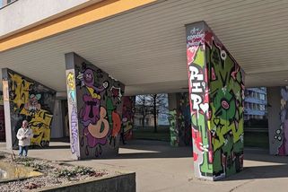 Drahá čmáranice, kritizují lidé nové legální graffiti v Praze 4. Radnice se hájí nižší cenou a veselými barvami - Novinky
