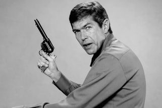 Vrhač nožů Britt ze Sedmi statečných 20 let prožíval nesnesitelná muka. Spasil ho až překvapivý lék - Médium.cz