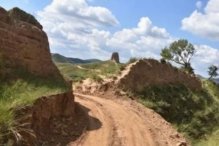 Lidé prokopali Velkou čínskou zeď, aby si zkrátili cestu - Novinky