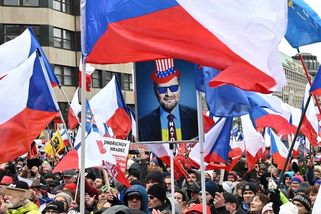 „Bylo to jen malé varování.“ Kdo je člověk, který vyhecoval dav u Národního muzea - Seznam Zprávy