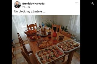 Odstupte, vyzvalo vedení Jilemnice zastupitele SPD, který ozdobil chlebíčky písmenem Z - Novinky