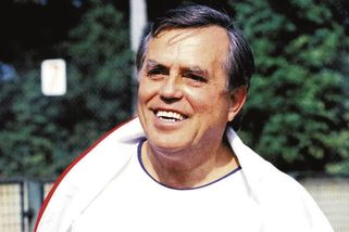 Strýček Jedlička zemřel při tenise. Děti, které nesnášel, mu vydělaly na Mercedes. Sovák jím opovrhoval