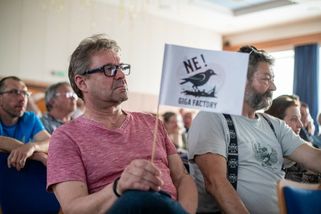 Ekonomika asi nezíská 222 miliard z gigafactory. M...