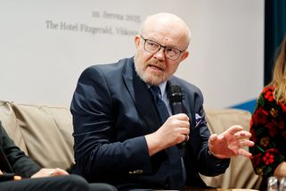 Válek: Vláda ohrožuje obnovu ukrajinských nemocnic. Krok poškodí české firmy