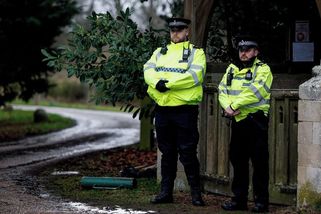 Británií dál hýbe zatčení bratrova krále. Výslech čeká i královskou ochranku - Seznam Zprávy