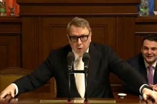 Šílený závěr ve Sněmovně: Juchelka úplně ztratil zábrany a cupoval Svárovskou i Piráty, Macinka hlasitě skandoval a topil se v blahu