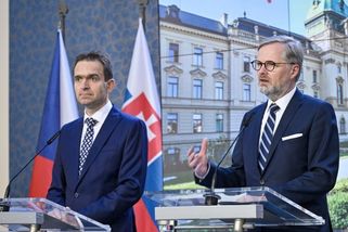 Fiala kritizoval Polsko a Maďarsko za blokaci migrační dohody. Jdou proti zájmům ČR, myslí si