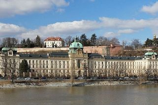 Stát hledá ajťáka s vysokou školou, nabízí plat 21 tisíc korun hrubého - Lupa.cz