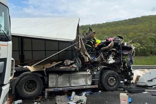 Kamion narazil na D5 do kolony. Žena zemřela - Novinky