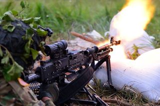 Na obranu bychom měli dávat 5 % HDP. Vyšším daním a nižším důchodům navzdory - Médium.cz