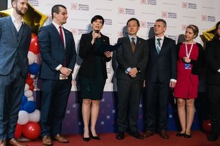 Zemanův muž musel v Číně kvůli cestě Pekarové „na kobereček“ - Seznam Zprávy