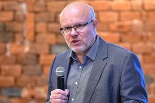 Válek: Poplatky u lékaře ne, připojištění ano - Novinky