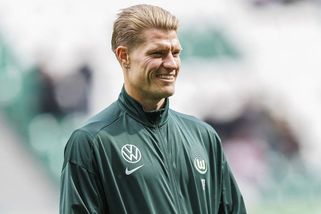 Duhový skandál. Bundesligový útočník odmítl podepsat dres na podporu homosexuálů - Sport.cz