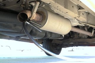 Kontroly emisí: Čoudících aut ještě přibylo - Novinky