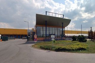 Přes 600 kg kokainu za dvě miliardy našli ve velkoskladu supermarketu u Prahy - Novinky