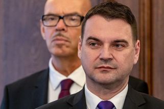 Když není zbytí, kup jí pugét. Omluva Petra Macinky a laciné „chlapáctví“, k němuž sebereflexi nepotřebujete