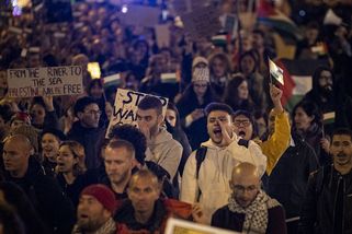 Propalestinští aktivisté podali žalobu proti zákazu hesla „Od řeky k moři“ - Seznam Zprávy