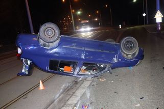 Zdrogovaný chlapec v Olomouci převrátil auto na střechu a utekl i se zraněnými spolujezdci - Novinky