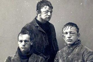 Zdemolovaní studenti: slavná fotka opuchlých kluků dodnes baví svět. Po koulování dopadli jako Rocky - Médium.cz