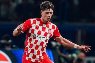 Český reprezentant v Lize mistrů vybuchl. Po jeho nadávkách rozhodčí jen koukal