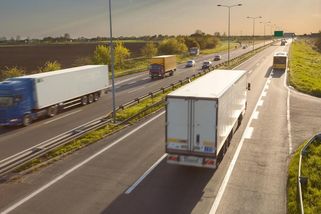 Vše důležité o zákazu přejíždění kamionů na dálnici - Portál řidiče