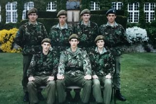 Vlevo nahoře. Jan Hamáček ve vojenském se ozval. Zrušte tresty pro lidi, kteří chtějí bránit Ukrajinu. Ministryně obrany pohrozila vězením