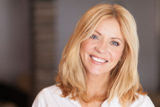 V kterém věku jsou ženy nejšťastnější? Nejhůř se cítíme, když je nám 47. A trvá to ještě několik let - Proženy.cz