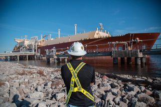 Jednu závislost měníme za druhou. Ruský plyn nahrazujeme americkým