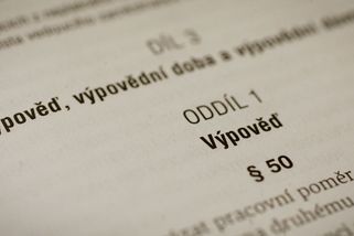 Vláda schválila delší zkušební dobu v zaměstnání a zkrácení výpovědní doby - Novinky