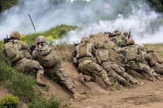 Desetitisíce Slováků informují stát, že nechtějí bojovat. V Česku je postup jiný - Seznam Zprávy