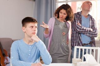 Matka na internetu rozvířila debatu, zda by měl 18letý syn přispívat na chod domácnosti - Novinky