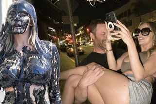 Courtney Stodden se svlékla a polila „dehtem“