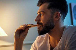 Švagr se u nás zastavil na kafe. Odešel po třech hodinách a snědl večeři pro celou rodinu - Médium.cz