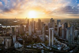 Finanční srdce Londýna opět tepe. Bankéři se museli vrátit do kanceláří - Seznam Zprávy