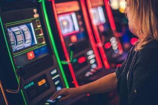 Berňák vidí lidem do peněženky stále víc, doplatky daní ze zatajených příjmů hrozí i gamblerům