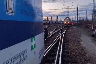 V Havlíčkově Brodě vyjely dva vlaky proti sobě. Zastavily 37 metrů od sebe - Novinky