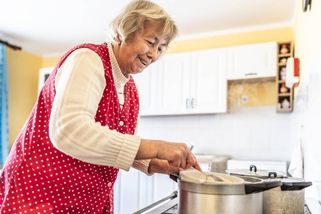 Babiččin trik na nejlevnější oběd pod sluncem. Dnes ho nikdo nevaří, přitom je zdravý a hotový bleskem