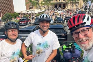 Z Brna do Monte Carla na kole za dva týdny, v kasinu uspěli sázkou na 13 - Médium.cz